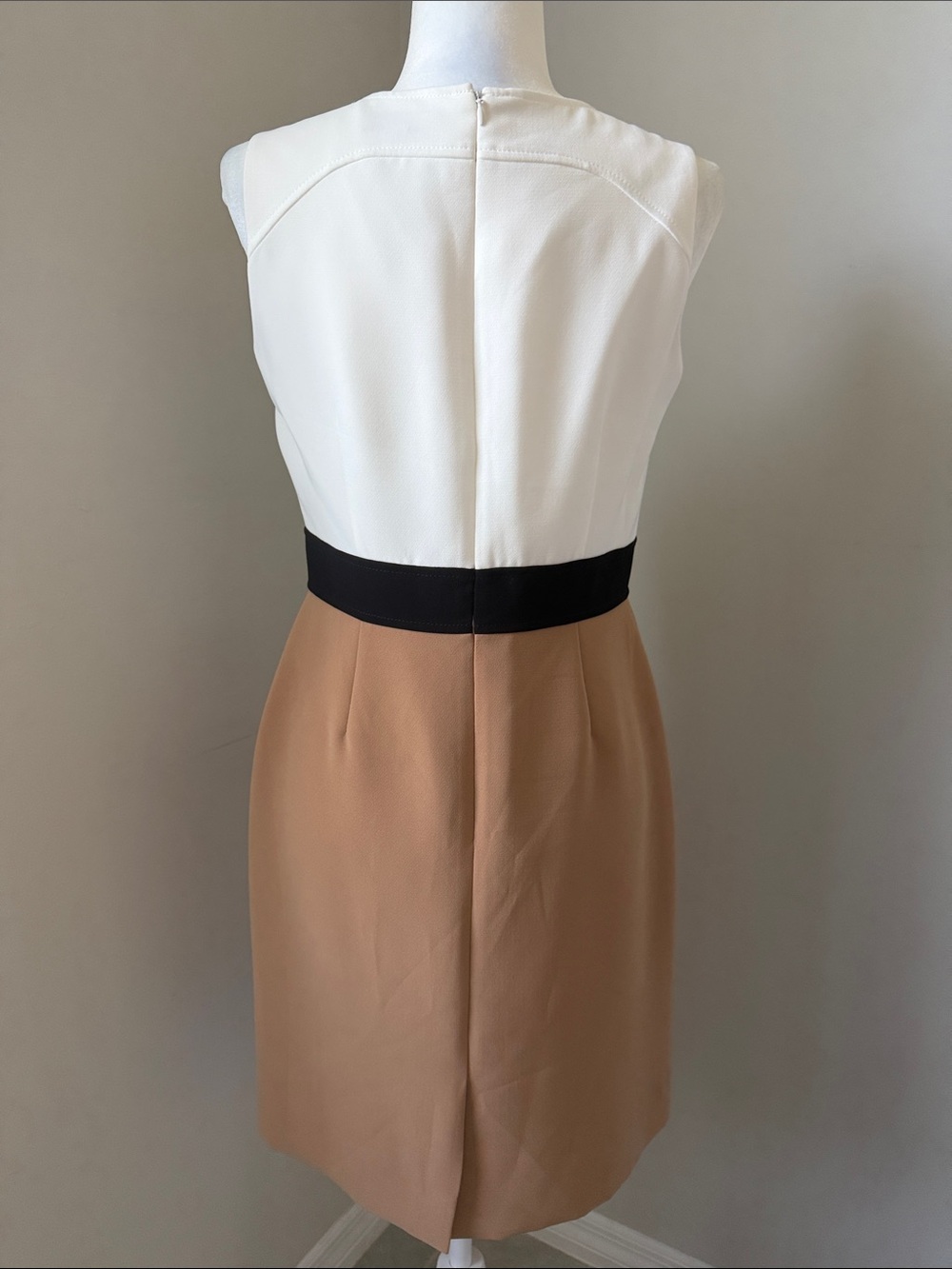 TAHARI ASL Sleeveless Colorblock Sheath Dress White / Black / Camel Size 6P - Picture 4 of 13
